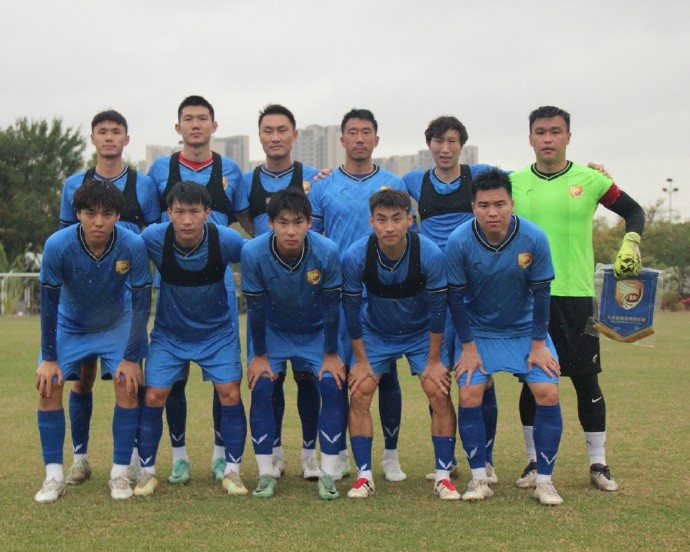 穆謝奎連入兩球?qū)⒈确帜孓D(zhuǎn)，大連鯤城2-1戰(zhàn)勝山西崇德榮海